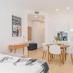 White By Rent Apartment Como
