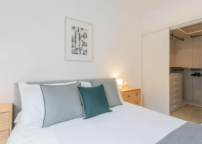 White By Rent * Como