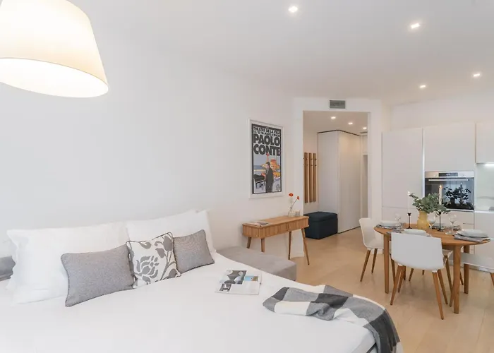 White By Rent * Como