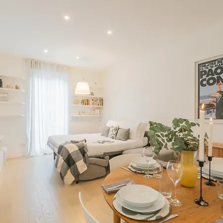 & White By Rent * Como