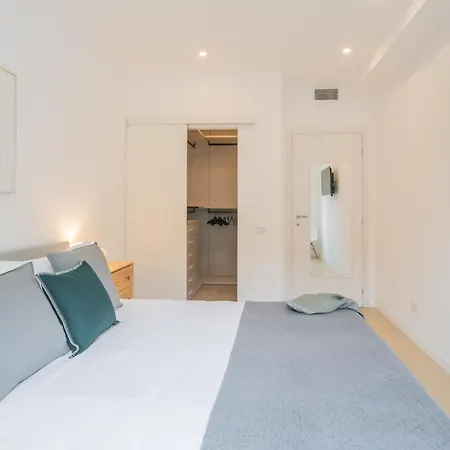 & White By Rent Como