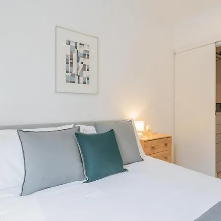 & White By Rent * Como