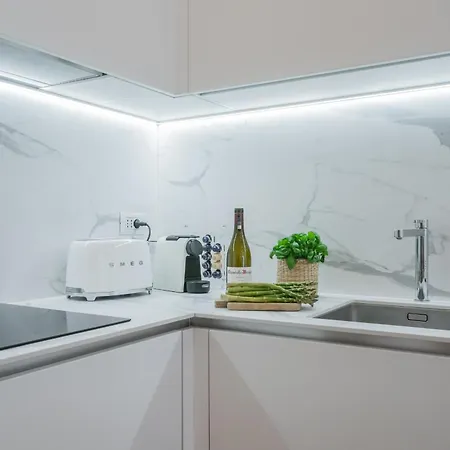 Lägenhet & White By Rent *