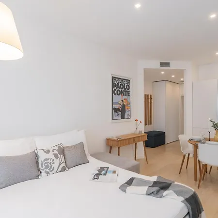 & White By Rent * Como